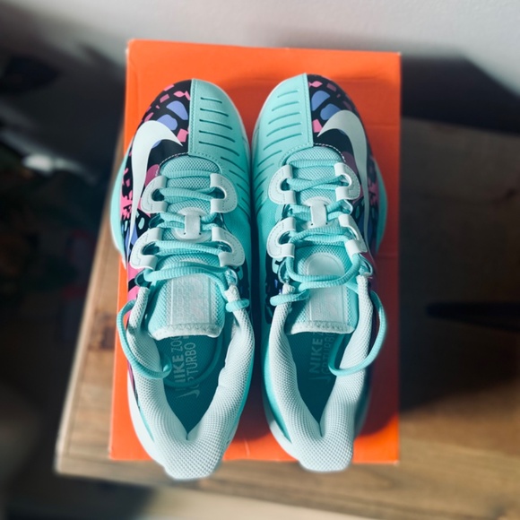 Women’s Tennis Nike Air Zoom GP Turbo x Naomi Osaka 10 - Picture 4 of 6